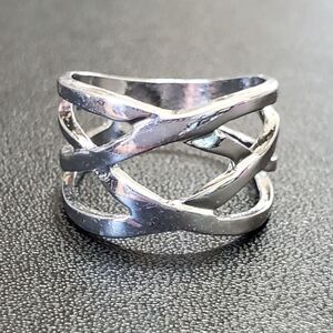 Silver tone criss cross ring size 6